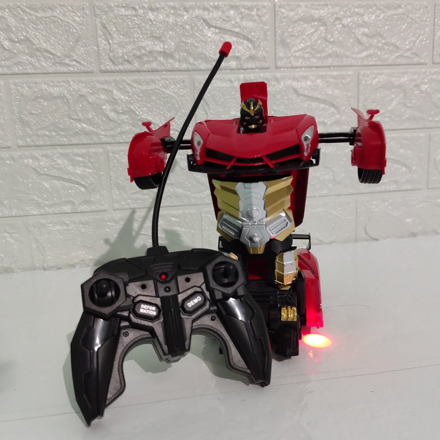 Remote Control Rechargeable Car-to-Robot Transforming Toy - One-Click Deformation, Red