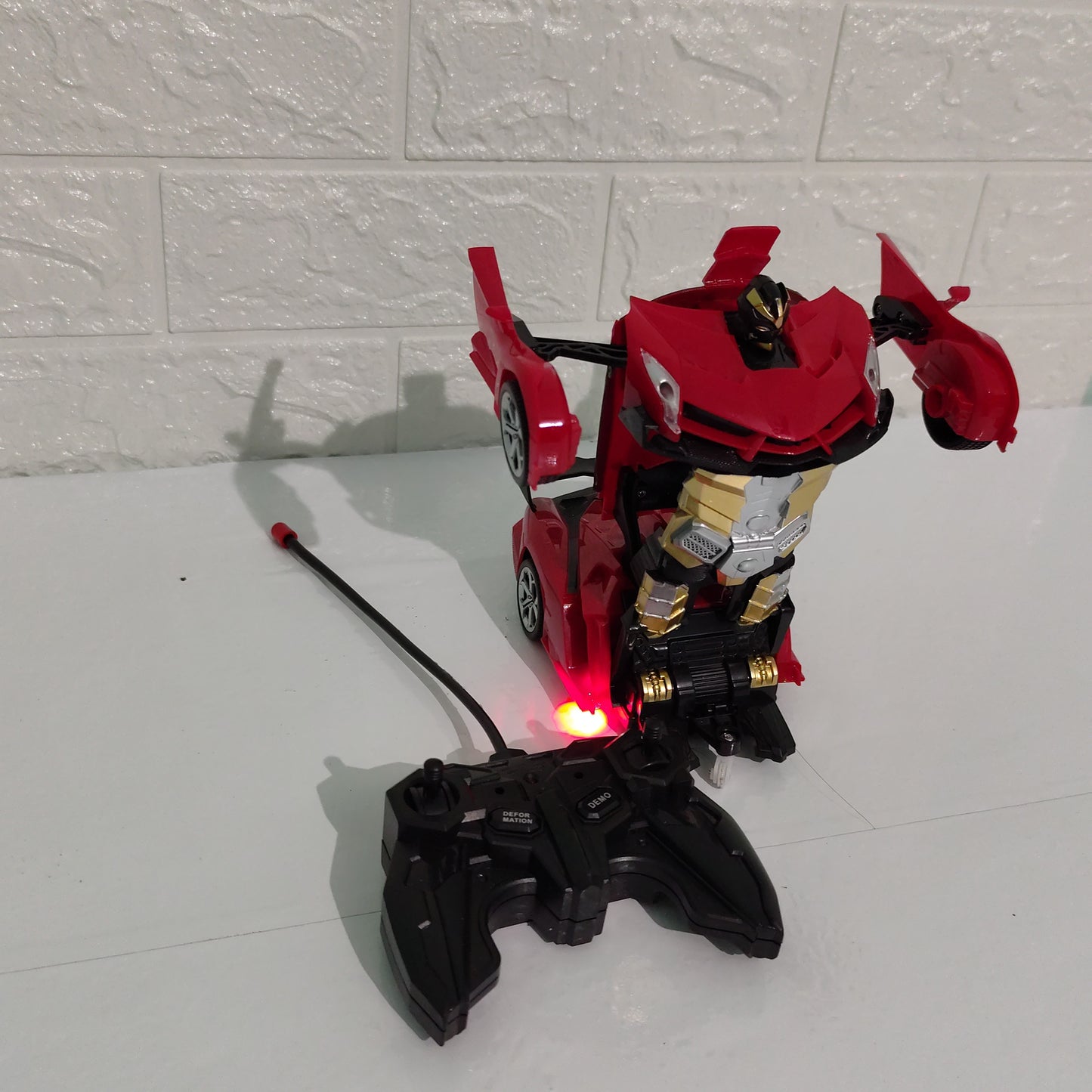 Remote Control Rechargeable Car-to-Robot Transforming Toy - One-Click Deformation, Red